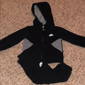 Nike infant 2 piece set